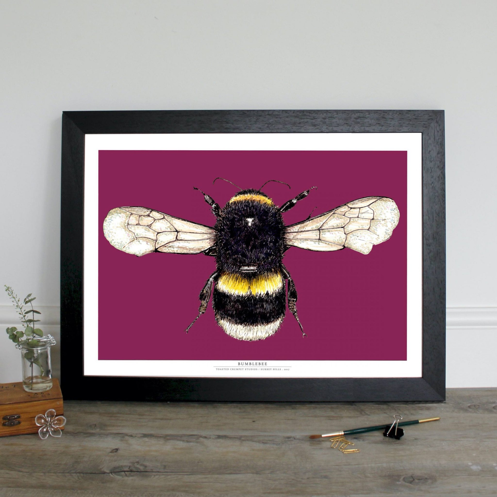 Beautiful Bumblebee Print in deep Pink