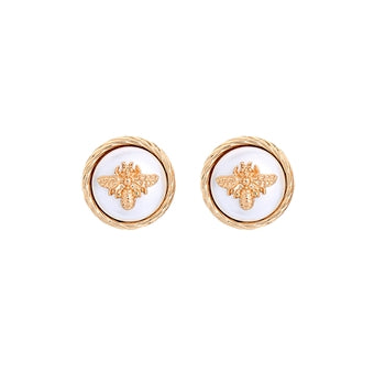 Bee on Pearl Circular Earrings in Textured Gold